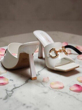 Square Toe White Heeled Mules With Gold Chain Detail - Elegant Slip-On Design Fo